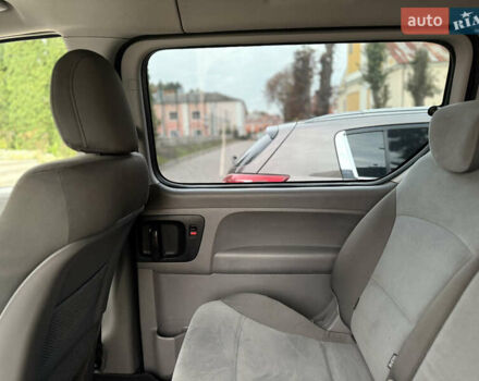 Черный Хендай H-1, объемом двигателя 2.5 л и пробегом 239 тыс. км за 17599 $, фото 106 на Automoto.ua