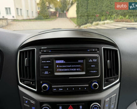 Черный Хендай H-1, объемом двигателя 2.5 л и пробегом 239 тыс. км за 17599 $, фото 118 на Automoto.ua