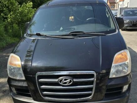 Черный Хендай H-1, объемом двигателя 2.4 л и пробегом 255 тыс. км за 8200 $, фото 1 на Automoto.ua