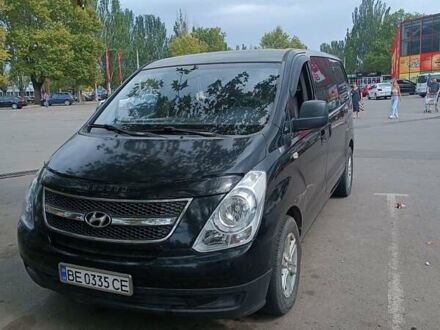 Черный Хендай H-1, объемом двигателя 2.5 л и пробегом 293 тыс. км за 9999 $, фото 1 на Automoto.ua