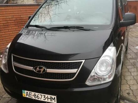 Черный Хендай H-1, объемом двигателя 2.5 л и пробегом 300 тыс. км за 12000 $, фото 1 на Automoto.ua