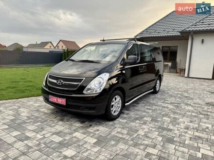 Черный Хендай H-1, объемом двигателя 2.5 л и пробегом 239 тыс. км за 12700 $, фото 1 на Automoto.ua