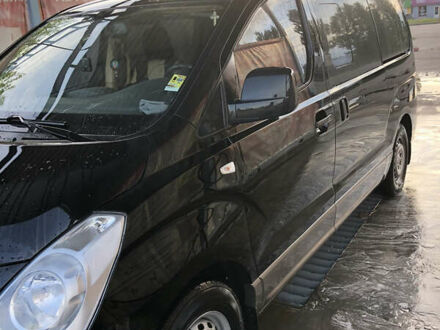 Черный Хендай H-1, объемом двигателя 2.5 л и пробегом 240 тыс. км за 16800 $, фото 1 на Automoto.ua