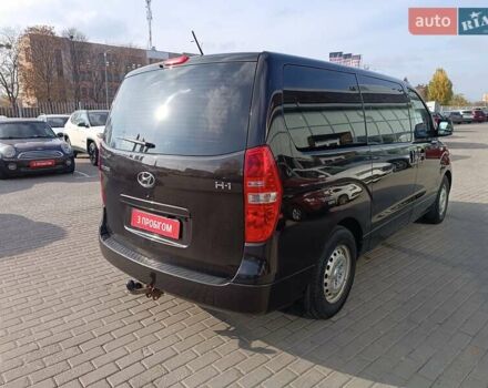 Коричневый Хендай H-1, объемом двигателя 2.5 л и пробегом 188 тыс. км за 17800 $, фото 7 на Automoto.ua