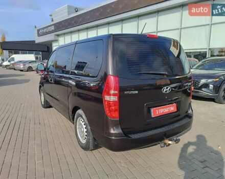 Коричневый Хендай H-1, объемом двигателя 2.5 л и пробегом 188 тыс. км за 17800 $, фото 5 на Automoto.ua