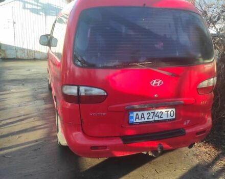 Красный Хендай H-1, объемом двигателя 2.48 л и пробегом 332 тыс. км за 4000 $, фото 2 на Automoto.ua