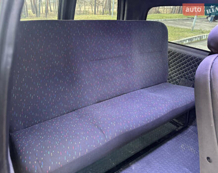 Червоний Хендай H-1, об'ємом двигуна 2.5 л та пробігом 370 тис. км за 5000 $, фото 11 на Automoto.ua