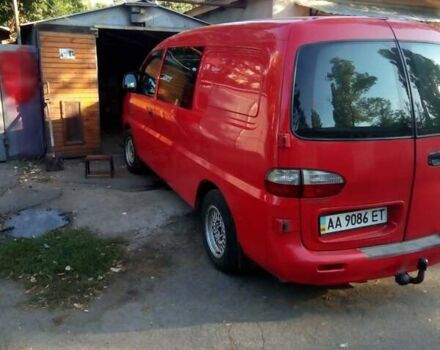 Красный Хендай H-1, объемом двигателя 2.5 л и пробегом 400 тыс. км за 3000 $, фото 2 на Automoto.ua