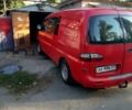 Красный Хендай H-1, объемом двигателя 2.5 л и пробегом 400 тыс. км за 3000 $, фото 2 на Automoto.ua