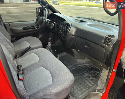 Червоний Хендай H-1, об'ємом двигуна 2.5 л та пробігом 370 тис. км за 5000 $, фото 16 на Automoto.ua