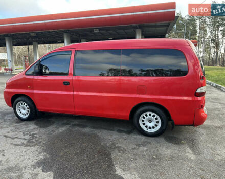 Червоний Хендай H-1, об'ємом двигуна 2.5 л та пробігом 370 тис. км за 5000 $, фото 3 на Automoto.ua