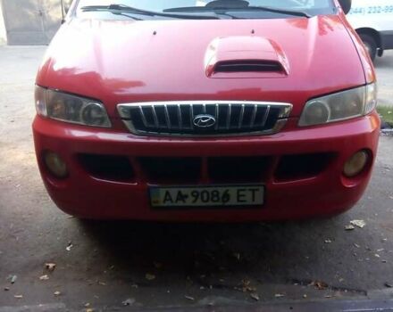 Красный Хендай H-1, объемом двигателя 2.5 л и пробегом 400 тыс. км за 3000 $, фото 1 на Automoto.ua