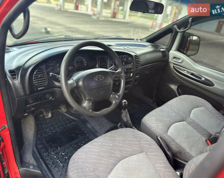 Червоний Хендай H-1, об'ємом двигуна 2.5 л та пробігом 370 тис. км за 5000 $, фото 17 на Automoto.ua