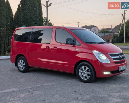 Красный Хендай H-1, объемом двигателя 2.5 л и пробегом 292 тыс. км за 14000 $, фото 5 на Automoto.ua