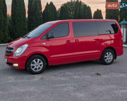 Красный Хендай H-1, объемом двигателя 2.5 л и пробегом 292 тыс. км за 14000 $, фото 6 на Automoto.ua