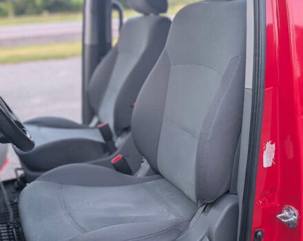 Красный Хендай H-1, объемом двигателя 2.5 л и пробегом 292 тыс. км за 14000 $, фото 22 на Automoto.ua