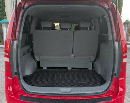 Красный Хендай H-1, объемом двигателя 2.5 л и пробегом 292 тыс. км за 14000 $, фото 12 на Automoto.ua