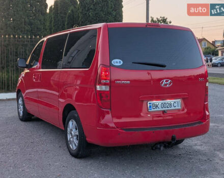 Красный Хендай H-1, объемом двигателя 2.5 л и пробегом 292 тыс. км за 14000 $, фото 8 на Automoto.ua