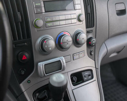 Красный Хендай H-1, объемом двигателя 2.5 л и пробегом 292 тыс. км за 14000 $, фото 20 на Automoto.ua