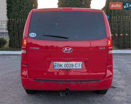 Красный Хендай H-1, объемом двигателя 2.5 л и пробегом 292 тыс. км за 14000 $, фото 9 на Automoto.ua