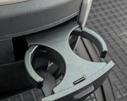 Красный Хендай H-1, объемом двигателя 2.5 л и пробегом 292 тыс. км за 14000 $, фото 19 на Automoto.ua