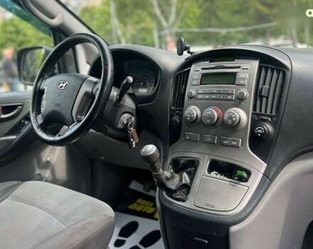 Хендай H-1, объемом двигателя 2.5 л и пробегом 300 тыс. км за 11450 $, фото 9 на Automoto.ua