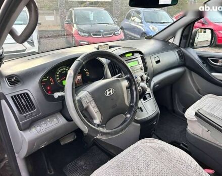 Хендай H-1, объемом двигателя 2.5 л и пробегом 268 тыс. км за 13300 $, фото 12 на Automoto.ua