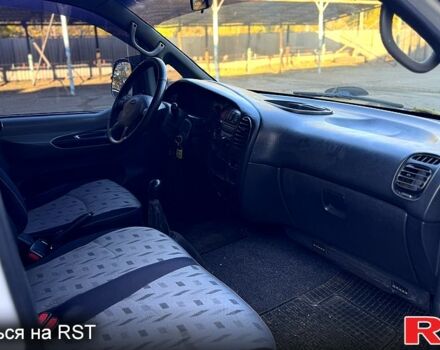 Хендай H-1, объемом двигателя 25 л и пробегом 300 тыс. км за 5800 $, фото 2 на Automoto.ua