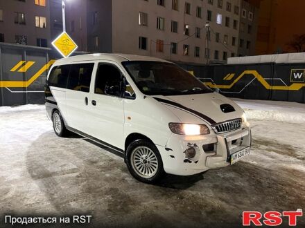 Хендай H-1, объемом двигателя 2.5 л и пробегом 330 тыс. км за 3950 $, фото 1 на Automoto.ua