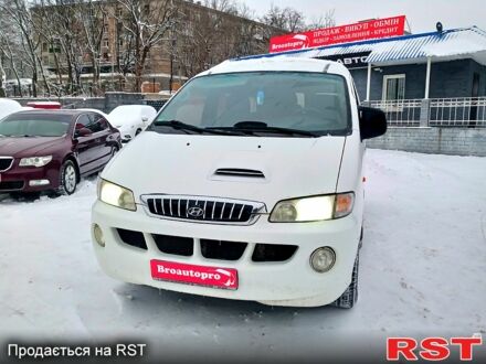 Хендай H-1, объемом двигателя 2.5 л и пробегом 259 тыс. км за 5600 $, фото 1 на Automoto.ua