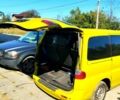 Желтый Хендай H-1, объемом двигателя 2.5 л и пробегом 362 тыс. км за 4100 $, фото 2 на Automoto.ua