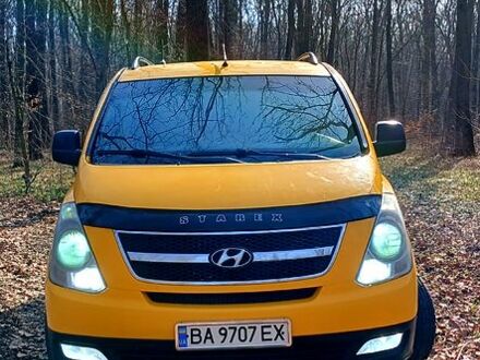 Желтый Хендай H-1, объемом двигателя 2.5 л и пробегом 1 тыс. км за 5000 $, фото 1 на Automoto.ua