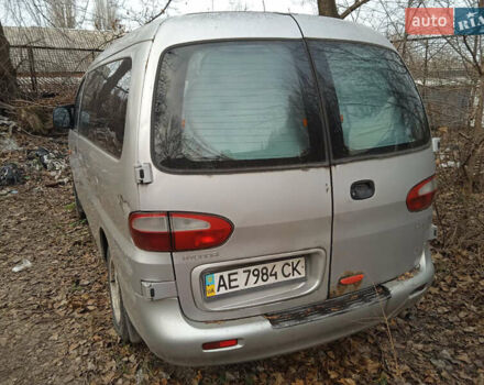 Серый Хендай H-1, объемом двигателя 2.5 л и пробегом 270 тыс. км за 3500 $, фото 4 на Automoto.ua