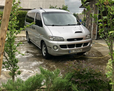 Серый Хендай H-1, объемом двигателя 2.5 л и пробегом 842 тыс. км за 2950 $, фото 5 на Automoto.ua