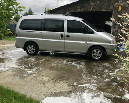 Серый Хендай H-1, объемом двигателя 2.5 л и пробегом 842 тыс. км за 2950 $, фото 6 на Automoto.ua