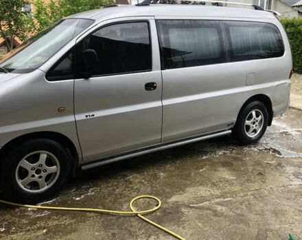 Серый Хендай H-1, объемом двигателя 2.5 л и пробегом 842 тыс. км за 2950 $, фото 4 на Automoto.ua