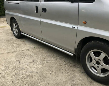 Серый Хендай H-1, объемом двигателя 2.5 л и пробегом 842 тыс. км за 2950 $, фото 1 на Automoto.ua