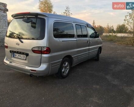 Серый Хендай H-1, объемом двигателя 2.5 л и пробегом 600 тыс. км за 4500 $, фото 3 на Automoto.ua