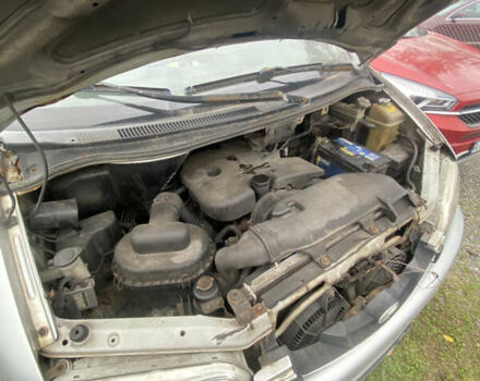 Серый Хендай H-1, объемом двигателя 2.5 л и пробегом 350 тыс. км за 2900 $, фото 1 на Automoto.ua