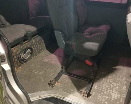 Серый Хендай H-1, объемом двигателя 2.48 л и пробегом 225 тыс. км за 3900 $, фото 3 на Automoto.ua