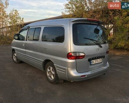 Серый Хендай H-1, объемом двигателя 2.5 л и пробегом 600 тыс. км за 4500 $, фото 4 на Automoto.ua
