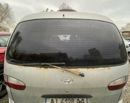 Серый Хендай H-1, объемом двигателя 2.5 л и пробегом 350 тыс. км за 2900 $, фото 3 на Automoto.ua