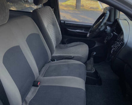 Сірий Хендай H-1, об'ємом двигуна 2.5 л та пробігом 398 тис. км за 4200 $, фото 16 на Automoto.ua