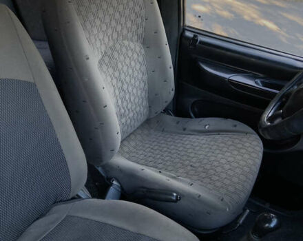 Сірий Хендай H-1, об'ємом двигуна 2.5 л та пробігом 398 тис. км за 4200 $, фото 17 на Automoto.ua