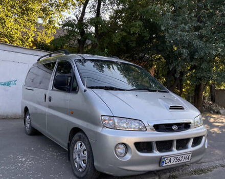 Сірий Хендай H-1, об'ємом двигуна 2.5 л та пробігом 398 тис. км за 4200 $, фото 10 на Automoto.ua