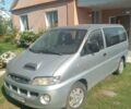 Серый Хендай H-1, объемом двигателя 2.5 л и пробегом 425 тыс. км за 3100 $, фото 1 на Automoto.ua