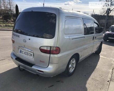 Серый Хендай H-1, объемом двигателя 2.5 л и пробегом 300 тыс. км за 3200 $, фото 12 на Automoto.ua
