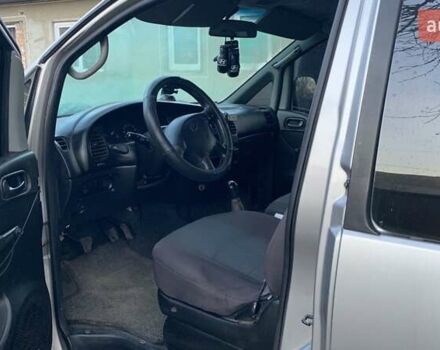 Серый Хендай H-1, объемом двигателя 2.48 л и пробегом 317 тыс. км за 5200 $, фото 6 на Automoto.ua