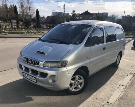 Серый Хендай H-1, объемом двигателя 2.5 л и пробегом 300 тыс. км за 3200 $, фото 1 на Automoto.ua