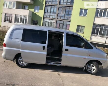 Серый Хендай H-1, объемом двигателя 2.5 л и пробегом 300 тыс. км за 3200 $, фото 2 на Automoto.ua